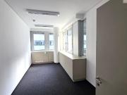 Moderne Bürofläche mit großem Besprechungsraum und...