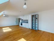 Moderne Dachgeschosswohnung, klimatisiert und gut...
