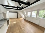 Moderne Dachgeschosswohnung mitten in der Stadt I...