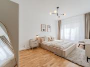 Kernsanierte charmante 2 Zimmer Wohnung mit Balkon in...