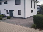 Moderne Doppelhaushälfte mit Garten!