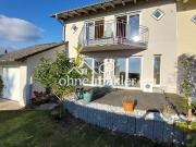 Moderne Doppelhaushälfte mit Panoramablick, Garten und...