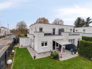 Moderne Doppelhaushälfte mit sonnigem Garten,...