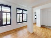 Moderne Erdgeschosswohnung mit eleganter Fensterfront
