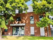 Moderne Erdgeschosswohung mit Garage und Garten