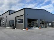 Moderne Gewerbeliegenschaft mit großzügiger Halle &...