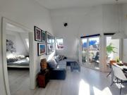 Moderne, helle 2 Zimmer Dachgeschosswohnung mit Terrasse...