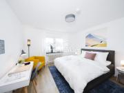 Moderne, helle 3,5 Zi Whg mit Balkon, EBK, Garage,...