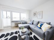 Moderne, helle 3,5 Zi Whg mit Balkon, EBK, Garage,...