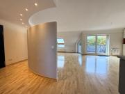 Moderne helle Dachgeschosswohnung mit guter Ausstattung...