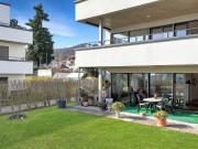 Moderne, helle Terrassenwohnung mit grossem Garten