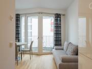 Moderne Helle Wohnung mit Balkon in mitte