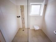 Moderne Mietwohnung mit Terrasse und Garten in St....