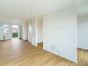 Moderne Neubauwohnung mit Balkon!