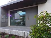 Moderne Neubauwohnung mit eigenem Garten am Güdinger Berg!