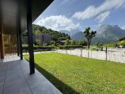 Moderne Neubauwohnung mit eigenem Garten und...