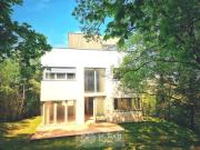 Moderne Niedrigenergievillen mit Panoramaterrassen und...