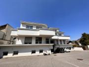 moderne Ordinationsräume mit Blick am Schlossberg |...