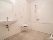 Moderne Penthouse Wohnung mit großem Balkon und...