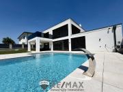 Moderne Villa mit Pool