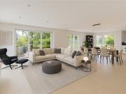 MODERNE VILLA MIT VIEL PLATZ & WELLNESS