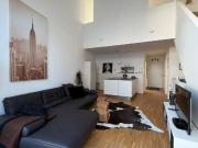 moderne Wohnung im Reihenhaus Stil über 3 Ebenen mit W...