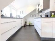 Moderne Wohnung mit 5 ZKB und wunderschönem Gartenanteil...