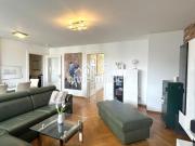 Moderne Wohnung mit Tiefgaragenplatz. Wohnjuwel über den...