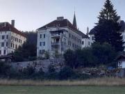 MODERNER, ATEMBERAUBENDER BLICK AUF DIE BERGE