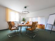 Moderner Besprechungsraum mit kompletter Ausstattung in...