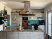 Moderner Bungalow mit Garten und Garage