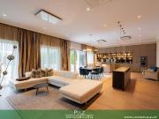 MODERNER lichtdurchfluteter BUNGALOW