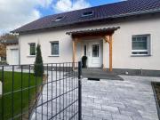 Moderner Wohntraum A+ EFH mit Pool & Garage in Kliniknähe