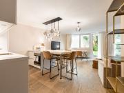 Modernes Apartment mit Balkon