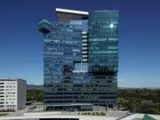 Modernes Büro mit Balkon im Saturn Tower