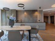 Modernes Designapartment mit großem Balkon in nächster...