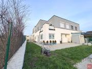 Modernes Eckreihenhaus mit Garten, Terrasse & 2 Carports...