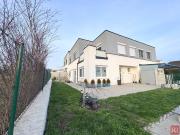 Modernes Eckreihenhaus mit Garten, Terrasse & 2 Carports...