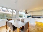 Modernes Einfamilien Eckhaus mit sonnigem Garten