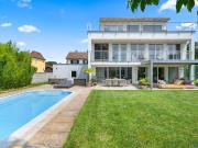 Modernes Einfamilienhaus mit beheiztem Pool | Weitblick...