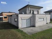 Modernes Einfamilienhaus mit Garage, Garten und...