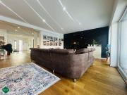 Modernes Einfamilienhaus mit Pool