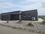 Modernes einstöckiges Haus mit außergewöhnlichem...