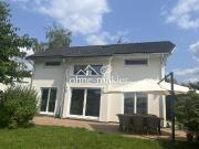 Modernes Familienidyll mit Panoramablick auf den Herkules