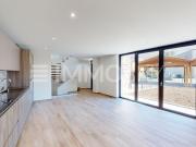 Modernes Haus mit modernsten Materialien und vielen...