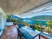 Modernes Haus mit schönem Seeblick