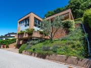 Modernes Haus mit schönem Seeblick