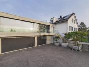 MODERNES JUWEL MIT POOL, SAUNA UND AUSSICHT