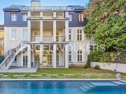 Modernes Luxus Palais mit Garten, Pool, Terrassen &...