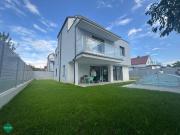​​​​​​​Modernes Neubau Haus mit Pool